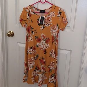 Discreet brand Floral dress!